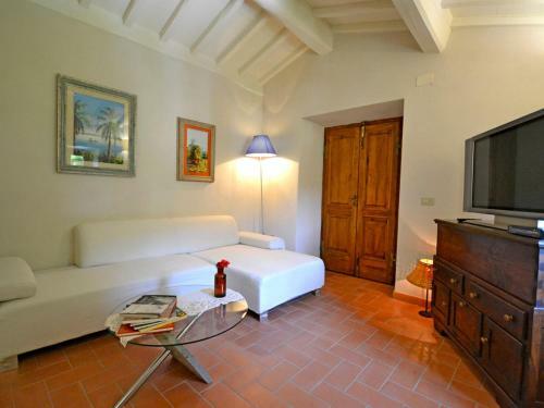 Adatti Villa Sleeps 12 Pool Wifi