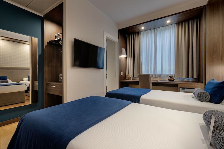 Fly Dec� Hotel