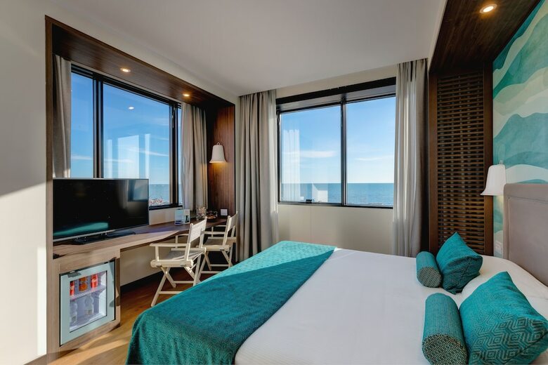 Fly Dec� Hotel
