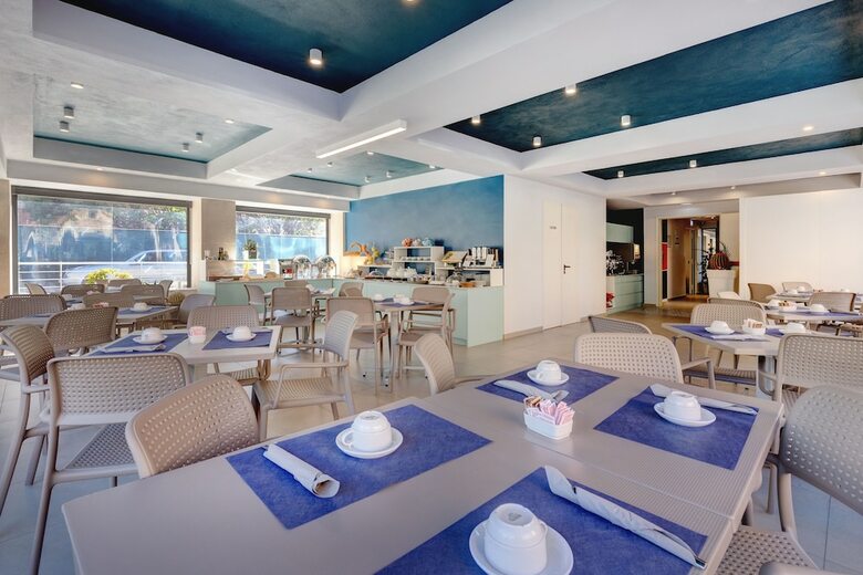 Fly Dec� Hotel