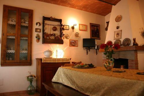 Rigomagno Villa Sleeps 6 Pool Wifi