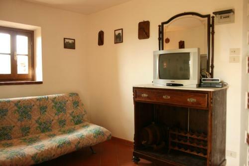 Montecchio Villa Sleeps 6