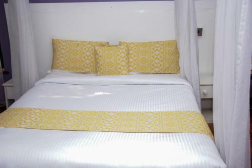 Hotel Karen Inn & Suites