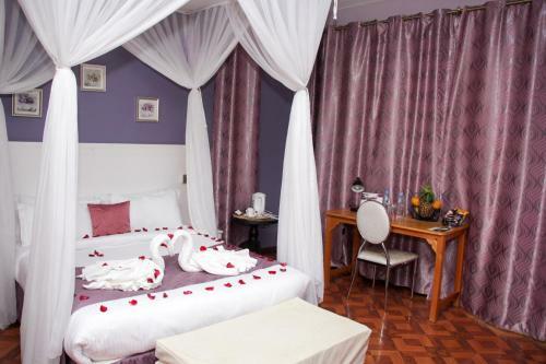 Hotel Karen Inn & Suites