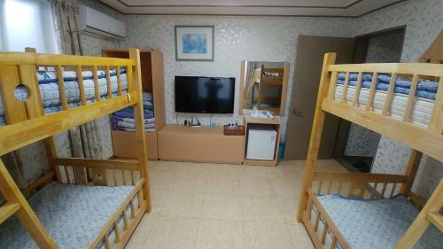 Fourseason Youth Hostel