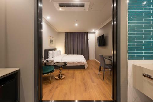 Brown-dot Hotel Guseo