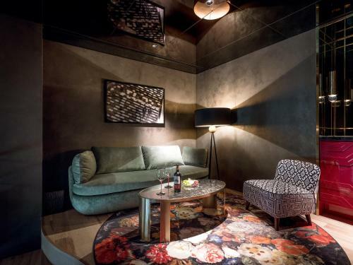 Hotel Art Paradiso, Paradise City