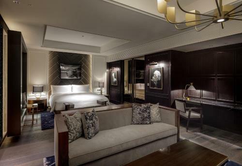 Hotel Art Paradiso, Paradise City