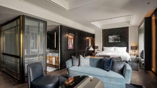 Hotel Art Paradiso, Paradise City