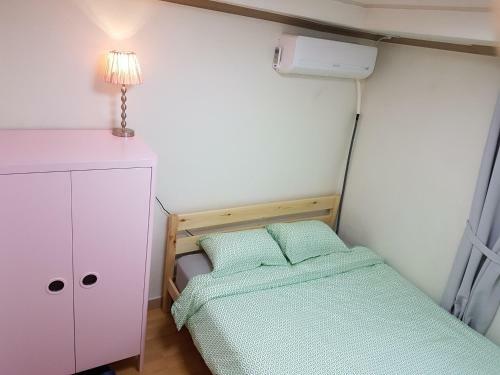 Bed & Breakfast Roommate In Ehwa