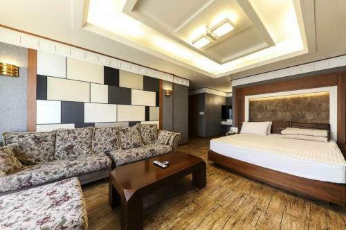 Bridge Hotel
