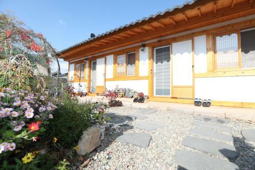 Hostal Serroa