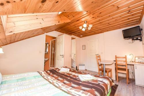 Hostal Camping Mindunai