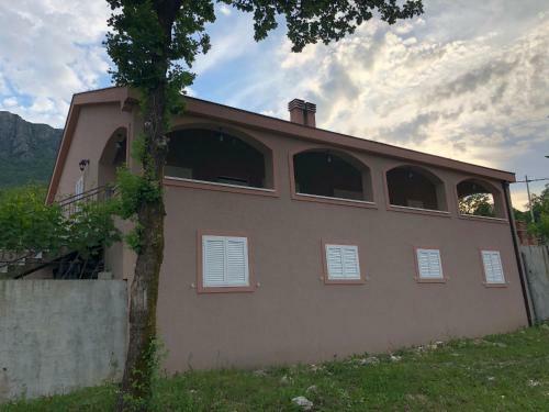 Hostal Guesthouse Djukanovic