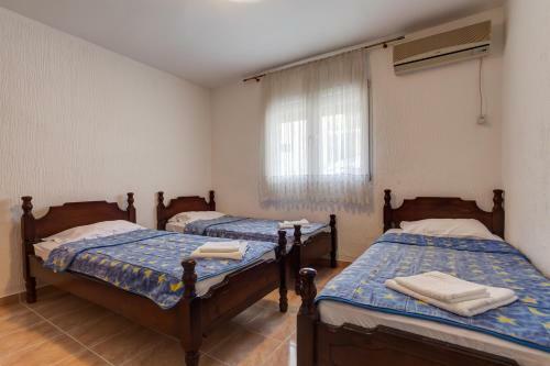 David & Hanna Apartments