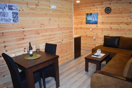 Saranda Beach Bungalow