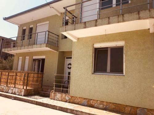 Apartmens Gjoni