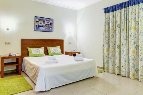 Gale Villa Sleeps 8 Pool Air Con Wifi