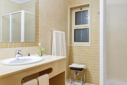 Gale Villa Sleeps 8 Pool Air Con Wifi