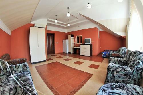 Hostal Uyut Guest House