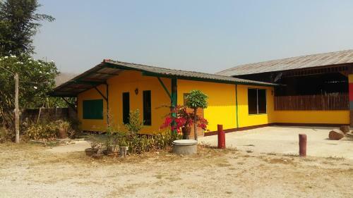 Hotel Umphangburi Resort