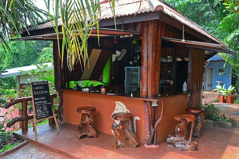 Hotel Koh Mak Buri Hut Natural Resort