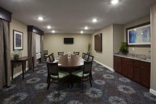 Grandstay Hotel & Suites - Glenwood