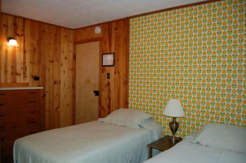 9s Pine Cabin
