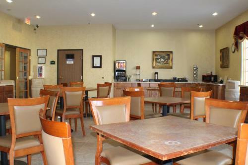 Hotel Silverland Inn & Suites