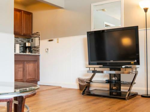 Lakeview Motel - 3 Mi From Harbor Oaks Hospital