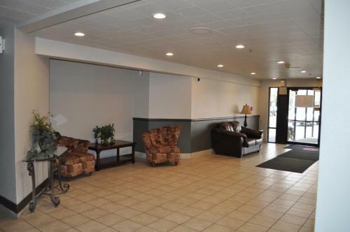 Hotel Seaport Inn & Suites
