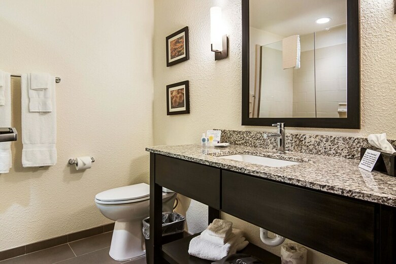 Hotel Comfort Suites