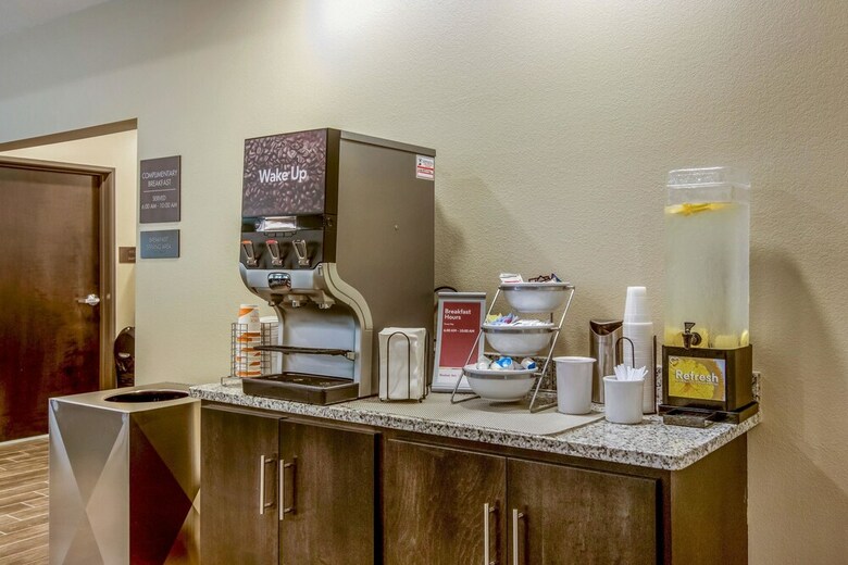 Hotel Comfort Suites
