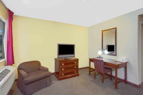 Lodge Travel Stay - Coalinga