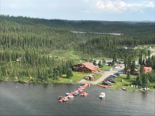 Lake Louise Lodge, Alaska