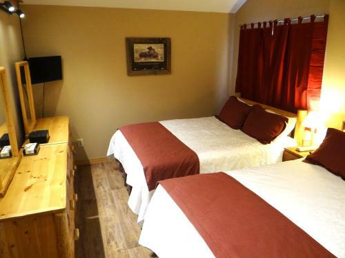 Historic Tamarack Lodge And Cabins