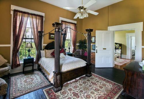 Historic Maple Hill Manor Bed & Breakfast