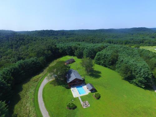 Grande Butte Lodge - Hocking Hills Home