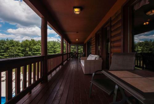 Grande Butte Lodge - Hocking Hills Home