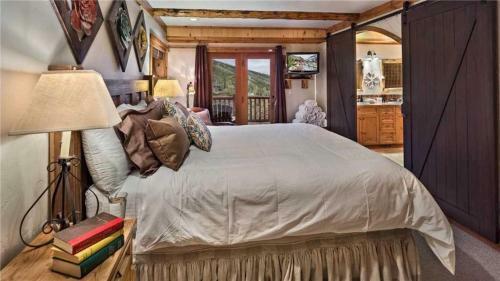 Mountain High Chalet - Quintessential Deluxe Cabin - Spectacular Views!