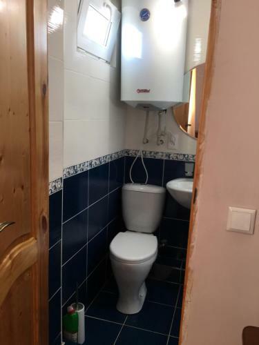 Hostal Guest House On Shakirbay 11