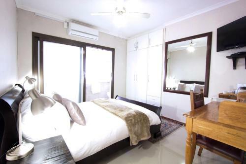 Hostal Julinas Guesthouse