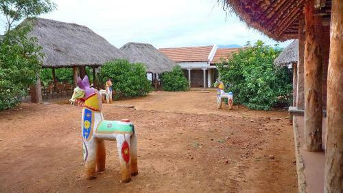 Hotel Kadambavanam Ethnic Village Resort