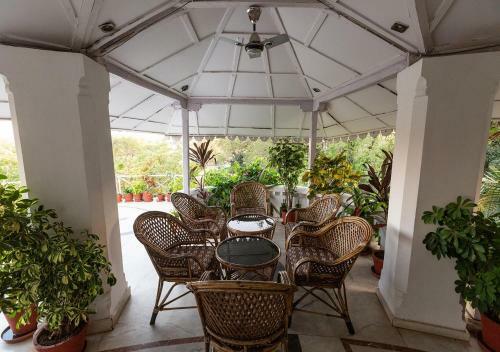 Hotel Mpt Rock End Manor, Pachmarhi