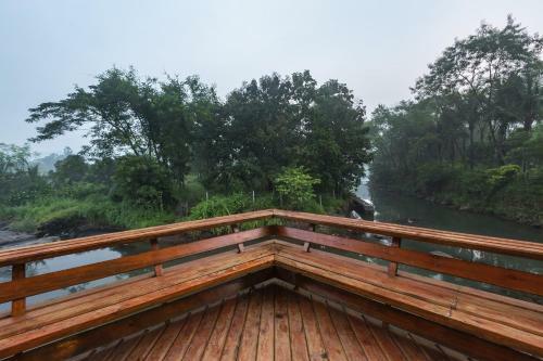 Villa Saffronstays Riverrock