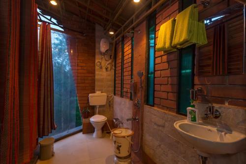 Villa Saffronstays Riverrock