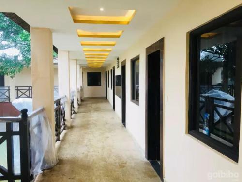 Hotel Khalsa -lake View