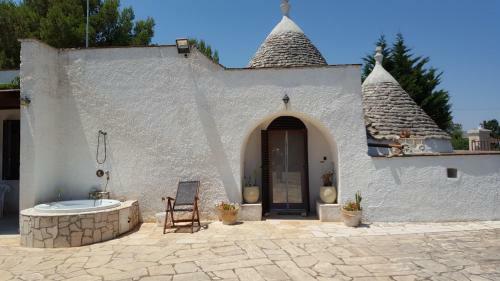 Trull Of Paradise With Pool-white Ostuni-puglia