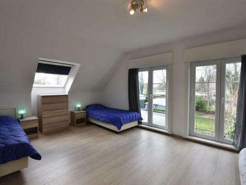 Modern Holiday Home In Hengstdijk With Pool