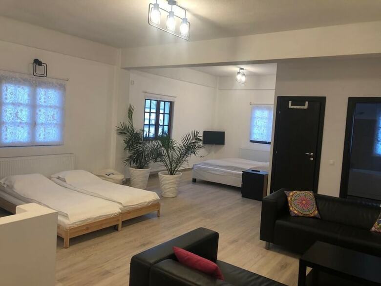 Hostal Pensiunea Carol